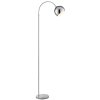 Brilliant Leuchten łukowa lampa podłogowa Helen, chromowany półkulisty klosz obok sofy